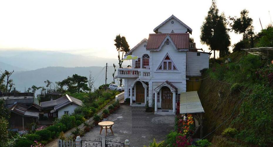 Abiraj Homestay, Darjeeling 5
